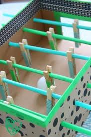knutsel eens een tafelvoetbalspel in elkaar ideaal voor vaderdag villa appelzee soccer crafts crafts for boys backyard diy projects