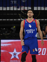 Basketbol hayatına 2004 yılında fenerbahçe. Dogus Balbay Boy