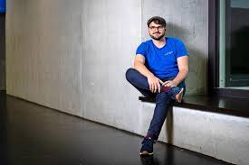 Studierende eilen in Scharen den Schulen zu Hilfe