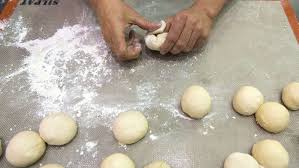 Einfach Kneten Formen Und Backen Diese Semmeln Brauchen Nicht Viel Arbeit Symbolbild In 2020 Semmeln Brot Backen Rezept Einfach Teig