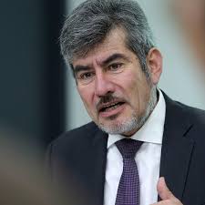 Rogers Valencia, ministro de Comercio Exterior, asumirá la cartera de  Cultura