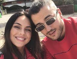 Скачай ardian bujupi andiamo (dj serg remix) (andiamo 2017) и ardian bujupi and elvana gjata meine liebe (rahat 2019). The Famous Model Commits Suicide The Albanian Singer Ardian Bujupi Makes The Felt Dedication Shows The Last Project They Had I Can Not Believe It But I Have To Face It