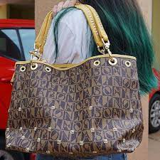 Latest stock price quote, independent research, broker reports, filings, discussions, analytics and contact ir on bonia corp bhd. Second Hand Bonia Beg Women S Fashion Bags Wallets On Carousell