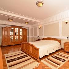 Dornici să însuflețim valori ale rânduielii noastre românești, vă întâmpinăm cu ospitalitate și bucatele casei noastre măiestrite de mâini vrednice și pricepute. Apartament Casa De OaspeÅ£i Sfantul Nicolae