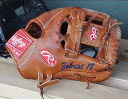 Taillon then put down a successful bunt to rizzo, fryer advanced to second with two outs, and anyone keeping score had to deal with this: What Pros Wear Best Second Basemen Gloves Robinson Cano Jose Altuve