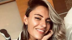 Der werdegang im medienzirkus schien ihr in die wiege gelegt worden zu sein: Sophia Thomalla Verruchtes Foto Mit Ihrem Freund Loris Karius Stars