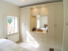فكرة دولاب ملابس مع تسريحة المرسال Room Design Bedroom Classic Bedroom Decor Master Bedroom Wardrobe Designs