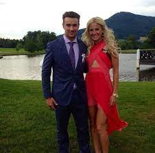 Petr had at least 1 relationship in the past. Wives And Girlfriends Of Nhl Players Petr Mrazek Sara Olivova