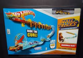 Hot Wheels Ride The Curl Wall Track New Mib Hot Wheels Wall Tracks Hot Wheels Track Hot Wheels Garage