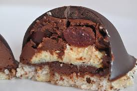 Dome Fourre Ganache Cerises Creme Brulee Sur Dacquoise Croquante Blog Cuisine Avec Du Chocolat Ou Thermomix Mais Pas Que Alimentation Dome Chocolat Chocolat