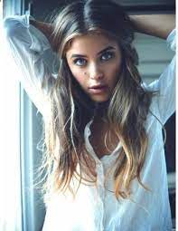 Wavy And Parted Down The Middle Hair I Never Part My Hair Down The Centre But This Looks Nice Hair Hair Beauty Hair Inspiration