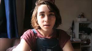 Performing and Communicating Queer Identities online: YouTube Coming Out  Videos