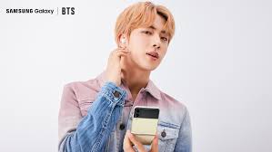 La 'ngc 55', ahora 'hope world', es una galaxia en forma de espiral y se encuentra a más de 6.5 millones de años luz de distancia en la . Take A Look At The Latest Photo Set From Bts X Samsung Galaxy Z Fold3 Newsdir3