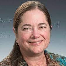 Danielle Daub's Instagram, Twitter & Facebook