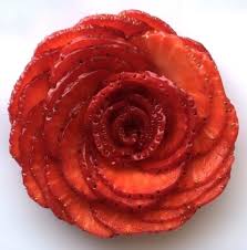 女子力爆棚必學 超簡單草莓玫瑰花製作祕技全公開 草莓 玫瑰 草莓花 草莓玫瑰花 可愛 新鮮事 妞新聞niusnews strawberry roses food network