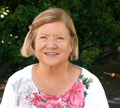 Theresa Maes's Instagram, Twitter & Facebook