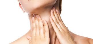 El cuello rígido supone una limitación del movimiento, que no siempre va acompañado de dolor. Sintomas Y Remedios Para Tratar La Torticolis Bezzia