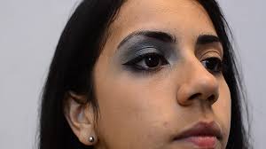 Lucy took me though every single step — she did one side of my face i redeemed my redballoon voucher online, and then received an email confirmation with the address of the makeup studio, confirmed time and instructions. 3 Ways To Get Smokey Eyes With Makeup Wikihow