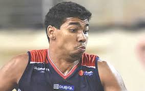 Olímpico incorporó a Devon Collier