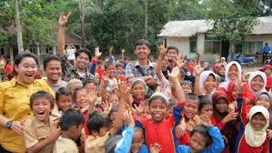 Ini adalah permainan klasik tentang kebenaran atau tantangan, meskipun untuk bermain dengan pesan anda dapat membuat beberapa penyesuaian. 25 Tantangan Buat Cowok Indonesia Berani Gak Bro