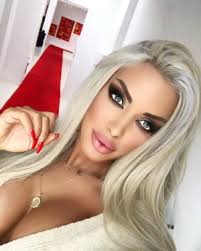 Loredana was born on 1 september 1995 into an albanian family from ferizaj of the roman catholic faith in the city of lucerne, switzerland. Loredana Chivu From Romania Popnable