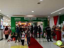 I wonder how the management teach their staff to approach customer rightly. Lulu Hypermarket Department Store Finally Open In 1 Shamelin Cheras Malaysian Foodie