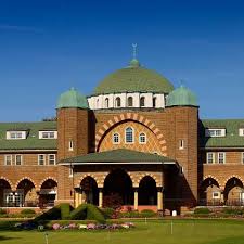 Built in the 1920s by worshipers of the medina temple in chicago, this golf club is located only 24 miles from chicago. Medinah Country Club Reviews Glassdoor