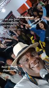 Samba bom, gente bonita no @7desetembro.fc com @5_elementos_e_fas e  @roycedocavacooficial @faclubecoracaofeitomeninorc. #DanielCollete veste  @bigmenbrasill @bboss.multimarcas. #maravilha #palestras ...