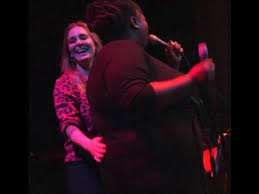 Nieuwe sport bewegingvorm uitgevonden voor jong en oud, scoort goed. Anouk Shirma Gaan Los Tijdens Optreden Bij Je Veux Flaner June 15 2013 Youtube