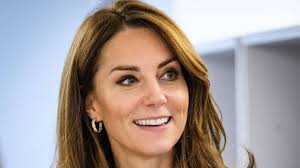 Tunangan menjadi langkah awal yang cincin tunangan memang menjadi simbol komitmen untuk mengikat janji dengan pasangan. Cincin Tunangan Kate Middleton Mendadak Tak Dipakai Ternyata Ini Alasannya