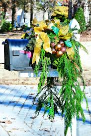 This mailbox cover is magnetic and fits standard post mounted mailboxes. Christmas Mailbox Decorating Ideas Hgtv S Decorating Design Blog Hgtv