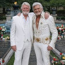 Music - “A SONG FOR GRANDFATHER IN HEAVEN” — Elvis Presley's 17-year-old  twin granddaughters, Harper and Finley Lockwood, sang 'Can't Help Falling  in Love' with trembling, tearful voices. It was their final