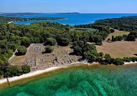 Nacionalni park se sastoji od dva veća otoka, veli i mali brijun, te 12 otočića. 4 Nacionalna Parka Blizu Krka Plitvice Brijuni Velebit I Risnjak Mare Tours Croatia