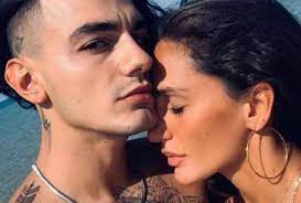 I due ballerini di amici di maria de filippi sono stati paparazzati a napoli e sembrano molto affiatati. Alessio La Padula Foto Con Elena D Amario E Stato Bello Finche E Durato