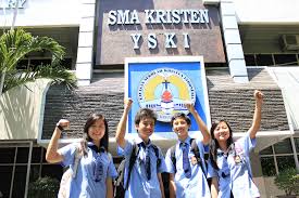 Sore hari yang sudah mulai gelap, sepasang kekasih remaja di kota semarang indonesia lagi berduaan di kamar kos. Profil Lulusan Sma Kristen Yski Semarang