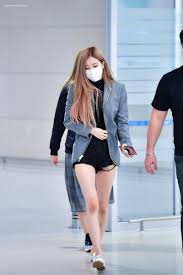 If you are interested, head on to our blog to read about how to dr 15 Times Blackpink S Rose Proved She S An Airport Fashion Icon Koreaboo
