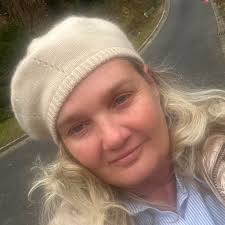 🥳How are your Christmas decorations coming along? 📸Share a picture of  your mansion in the comments below and let's see who is the best  Mansioneer! 😻Remember to play everyday so you don't