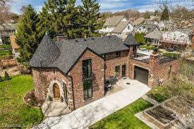 22501 Beach St Saint Clair Shores Mi 48081 Detroit Houses Saint Clair Shores Patti Smith