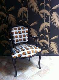 and behind the chair with the beautiful gaston y daniela fabric cole and son wallpaper palm leaves at www eveline interieur nl voor het huis behang bed