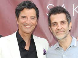 Viral η αντίδρασή του στις φήμες ότι θα συνεργαστεί με τον τριαντάφυλλο. Sakhs Roybas H Synergasia Me Ton Foibo Meta Apo Sxedon 2 Dekaeties Kai H Sxesh Toy