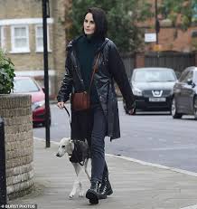O teor da conversa rapidamente foi partilhado por adeptos indignados e levou a um pedido de. Michelle Dockery Enjoys Leisurely Stroll With Her Pet Dog In London Aktuelle Boulevard Nachrichten Und Fotogalerien Zu Stars Sternchen