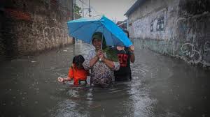 Musim hujan sudah tiba dan ini saatnya kamu mempersiapkan diri sebaik mungkin. Musim Hujan Empat Hal Soal Potensi Cuaca Ekstrem Antisipasi Hingga Solusi Kekeringan Bbc News Indonesia
