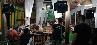 Selain trans7, fox sport juga menyiarkan acara motogp, hanya saja televis ini berbayar. Trans 7 Mantap Betul By Kenta At Disawa Pawon Bild Von Disawa Pawon Sleman District Tripadvisor
