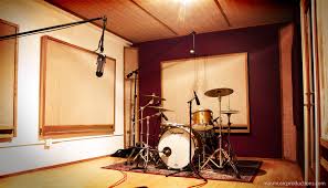 If you're looking for an honest recording studio in montreal look no further. Recording Studio Live Room Drum Tracking Vintage Slingerland And Ribbon Mics Mas Music Productions Los Angele Music Studio Room Studio Living Home Studio Music