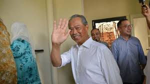 Jun 15, 2021 · prime minister muhyiddin yassin says he is committed to democracy and a constitutional monarchy. Muhyiddin Yassin Appointed As New Malaysian Pm Cgtn