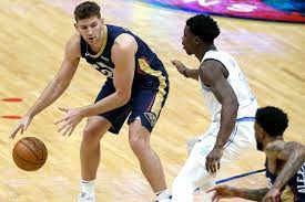 Lakers face pelicans with seed in question. 5ra7x0pazz3blm