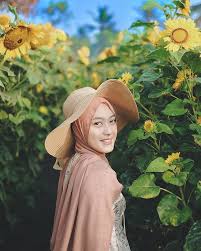 Besar, biasanya berwarna kuning terang. Berbagai Spot Wisata Taman Bunga Di Jogja Yang Instagramable
