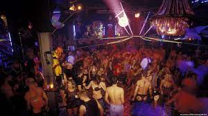 Infamous Berlin sex club faces closure – DW – 11282019