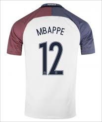 Alexandre lacazette sur le flanc pour les deux matches amicaux des bleus face à la colombie et en russie, kylian mbappé a récupéré le n 10 laissé c'est déjà le troisième numéro du parisien en équipe de france après avoir déjà porté les n 20 et n 12. Kylian Mbappe Garde Le N 12 De L 039 Equipe De France Qu 039 Il Portera Lors Des Prochains Matches Le Meme Qu 039 Un Certain Thierry Hen Actu Foot Scoopnest