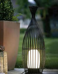 Lampes De Jardin Decouvrez Notre Selection Estivale De Luminaires Outdoor Elle Decoration Eclairage Exterieur Terrasse Lampadaire Terrasse Idee Deco Terrasse